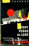 Stopy vedou do lesů