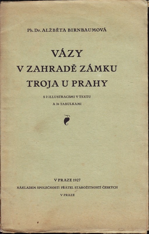 Vázy v zahradě zámku Troja u Prahy