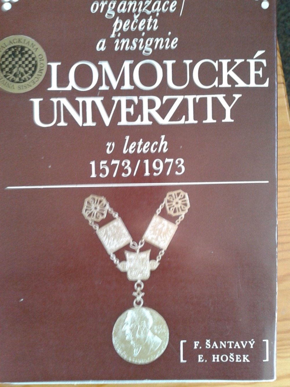 Organizace, pečeti a insignie olomoucké univerzity v letech 1573/1973