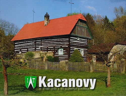 Kacanovy: ve stínu lesa a na slunných stráních