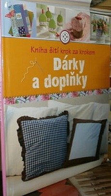 Kniha šití krok za krokem - Dárky a doplňky