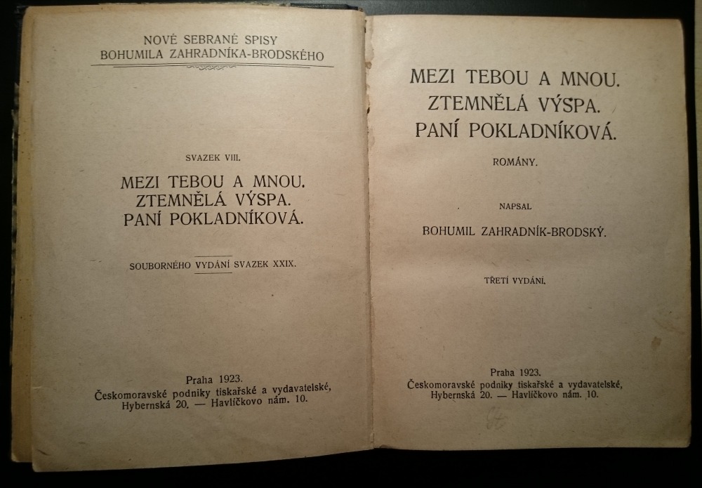 Mezi tebou a mnou / Ztemnělá výspa / Paní pokladníková