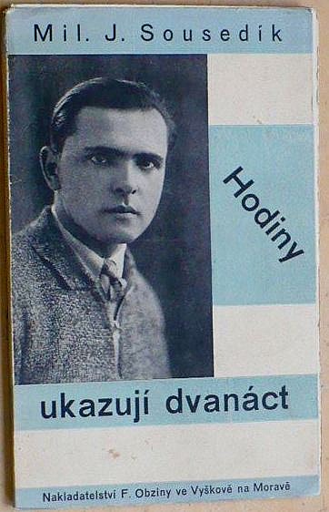 Hodiny ukazují dvanáct