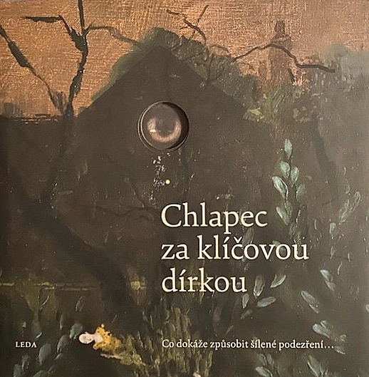 Chlapec za klíčovou dírkou