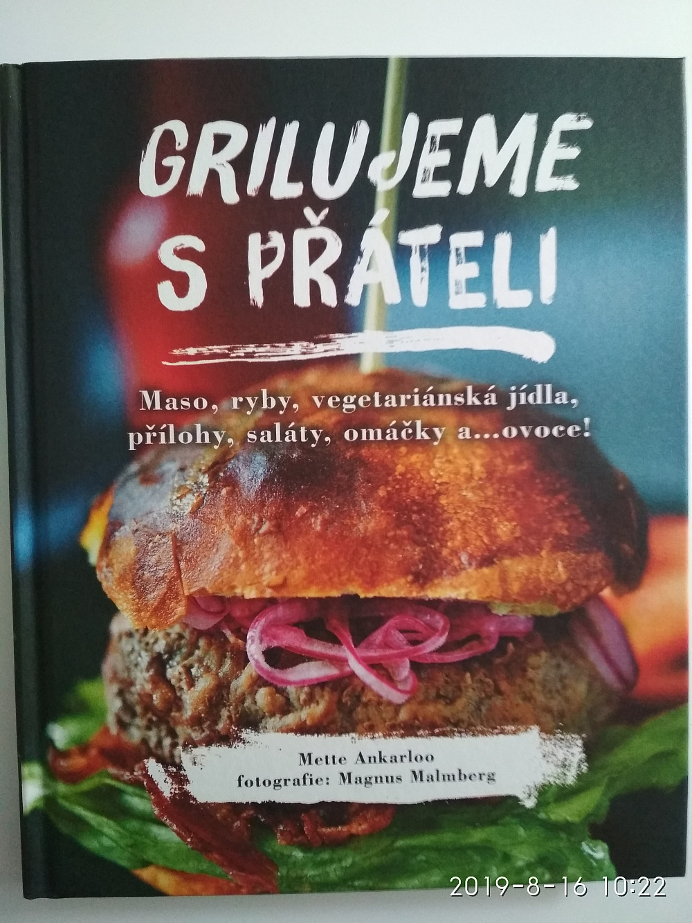 Grilujeme s přáteli