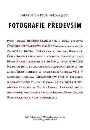 Fotografie především