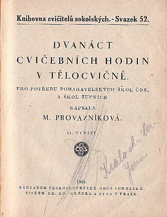 Dvanáct cvičebních hodin v tělocvičně