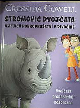 Dvojčata pronásledují nosorožce