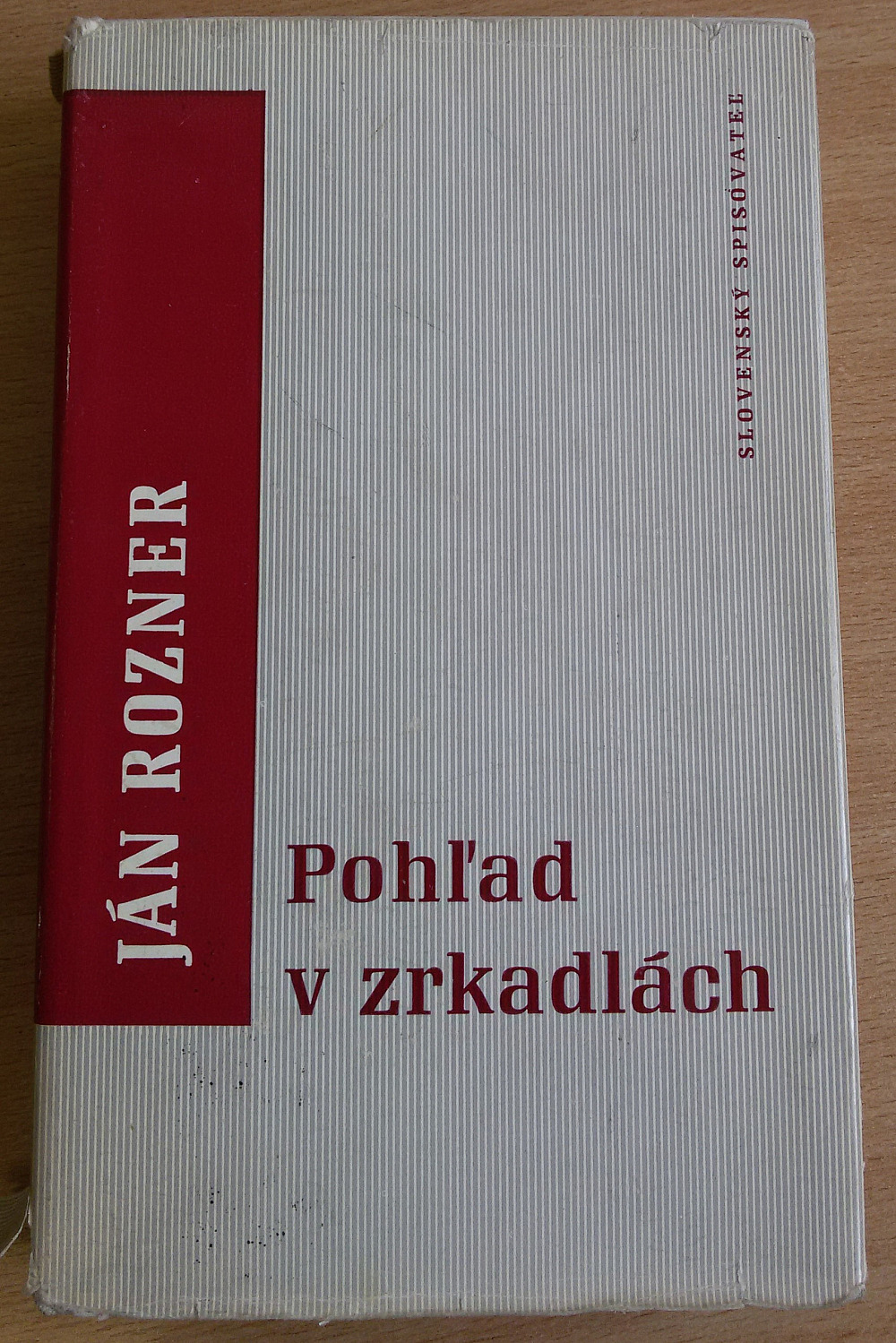 Pohľad v zrkadlách : Výber z kritík a článkov