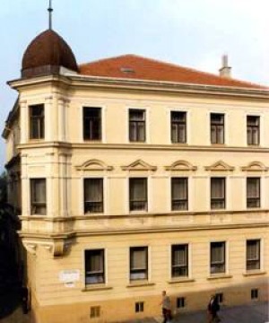 Verejná knižnica Michala Rešetku Trenčín